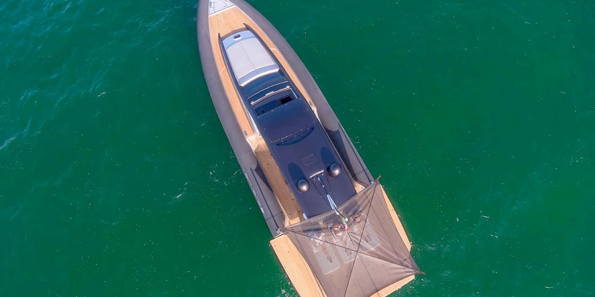 Аренда яхты Liquid spirit во Франции - навес над бич клабом